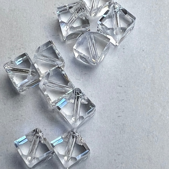 Swarovski Genuine Diagonal Square/Cube  Bead 4mm Crystal Clear Item 5600 - Picture 1 of 2
